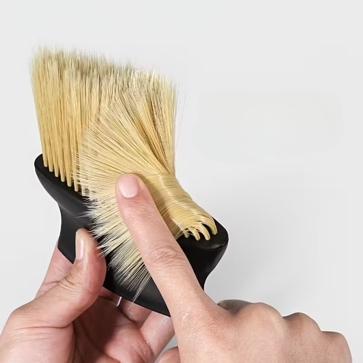 BUFFER® Yumuşak Kıllı ve Ergonomik Saplı Araç İçi Detaylı Toz Temizleme Fırçası