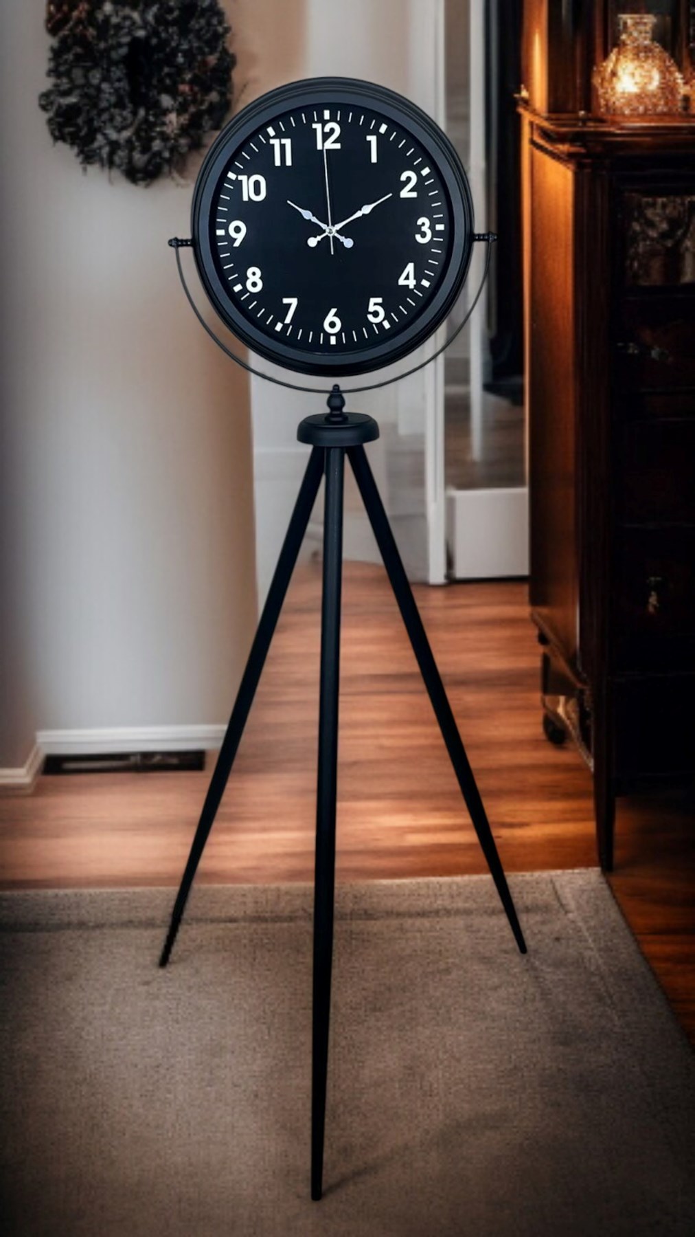 Siyah Asil Standart Stil Tripod Ayaklı Saat