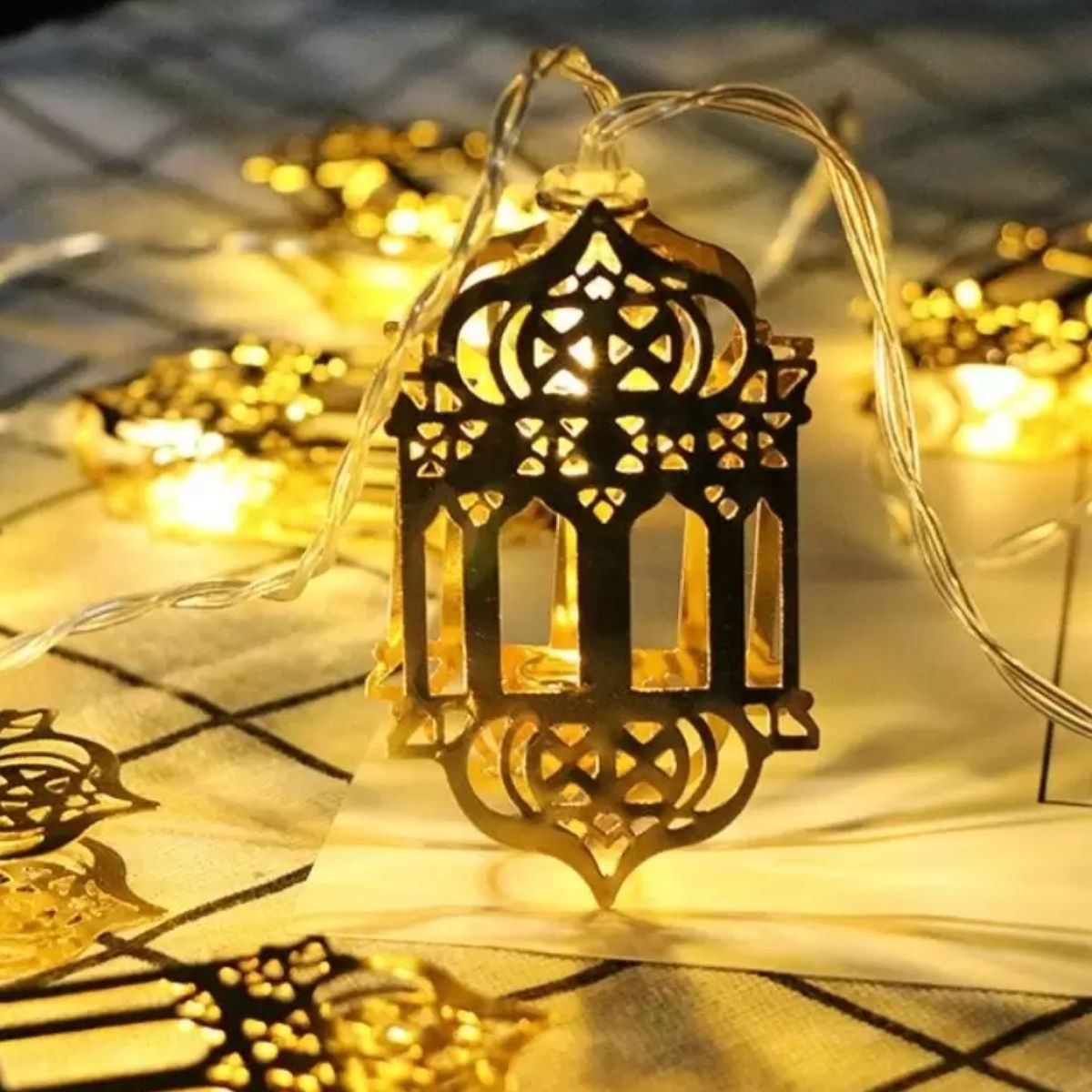 10 Adet Sarkıtlı Ramazan Fenerli LED Işık – Pilli 2 Metre Ramazan Süsü, İslami Dekorasyon, Ev ve Mekanlar İçin Dekoratif Ortam Aydınlatması