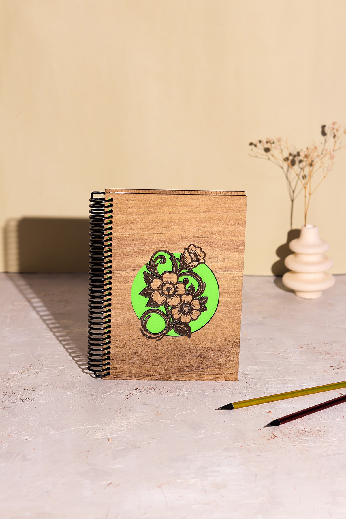 Doğal Ahşap Kapaklı Çizgisiz Defter – Şık ve Dayanıklı Tasarım