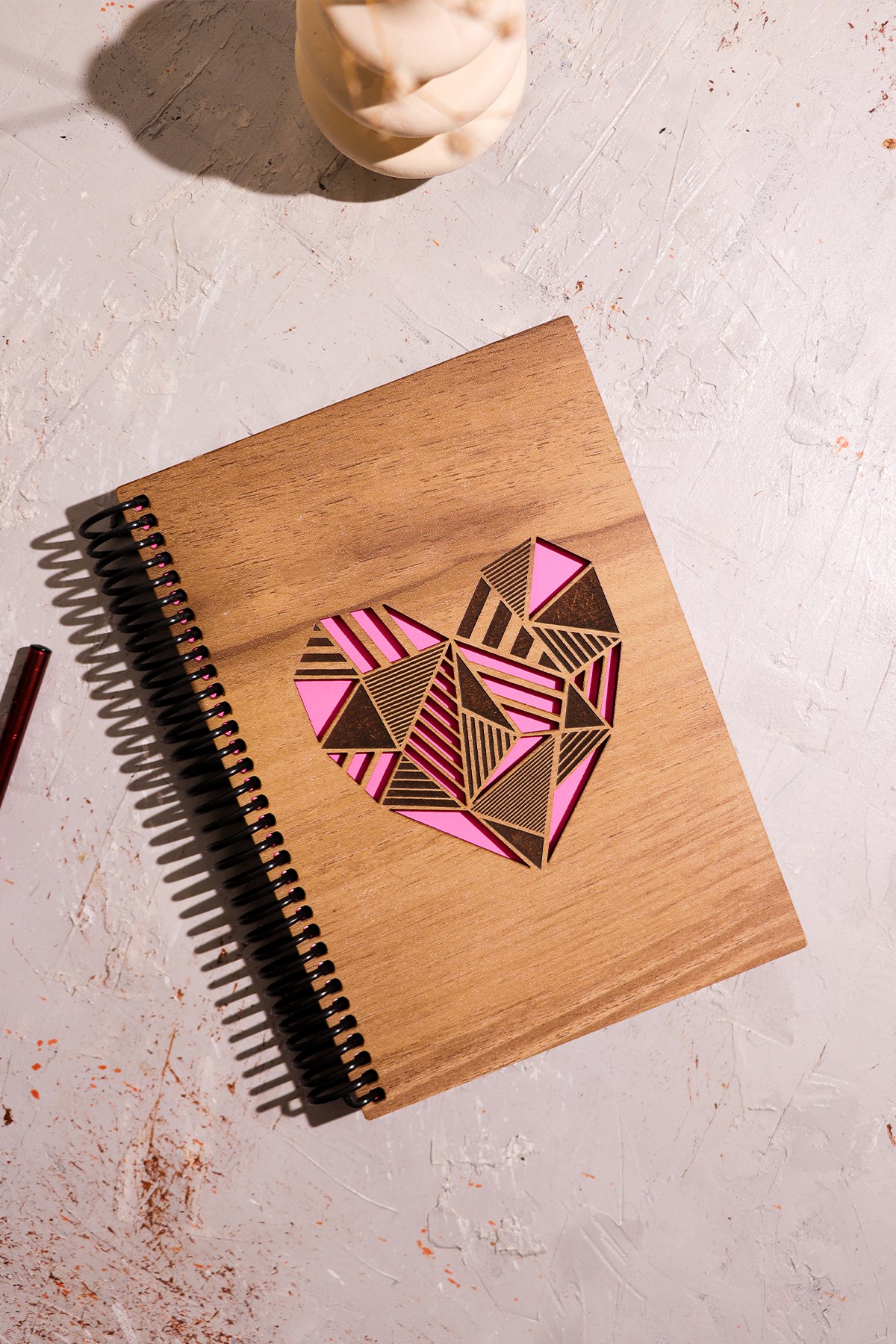 Doğal Ahşap Kapaklı Çizgisiz Defter – Şık ve Dayanıklı Tasarım