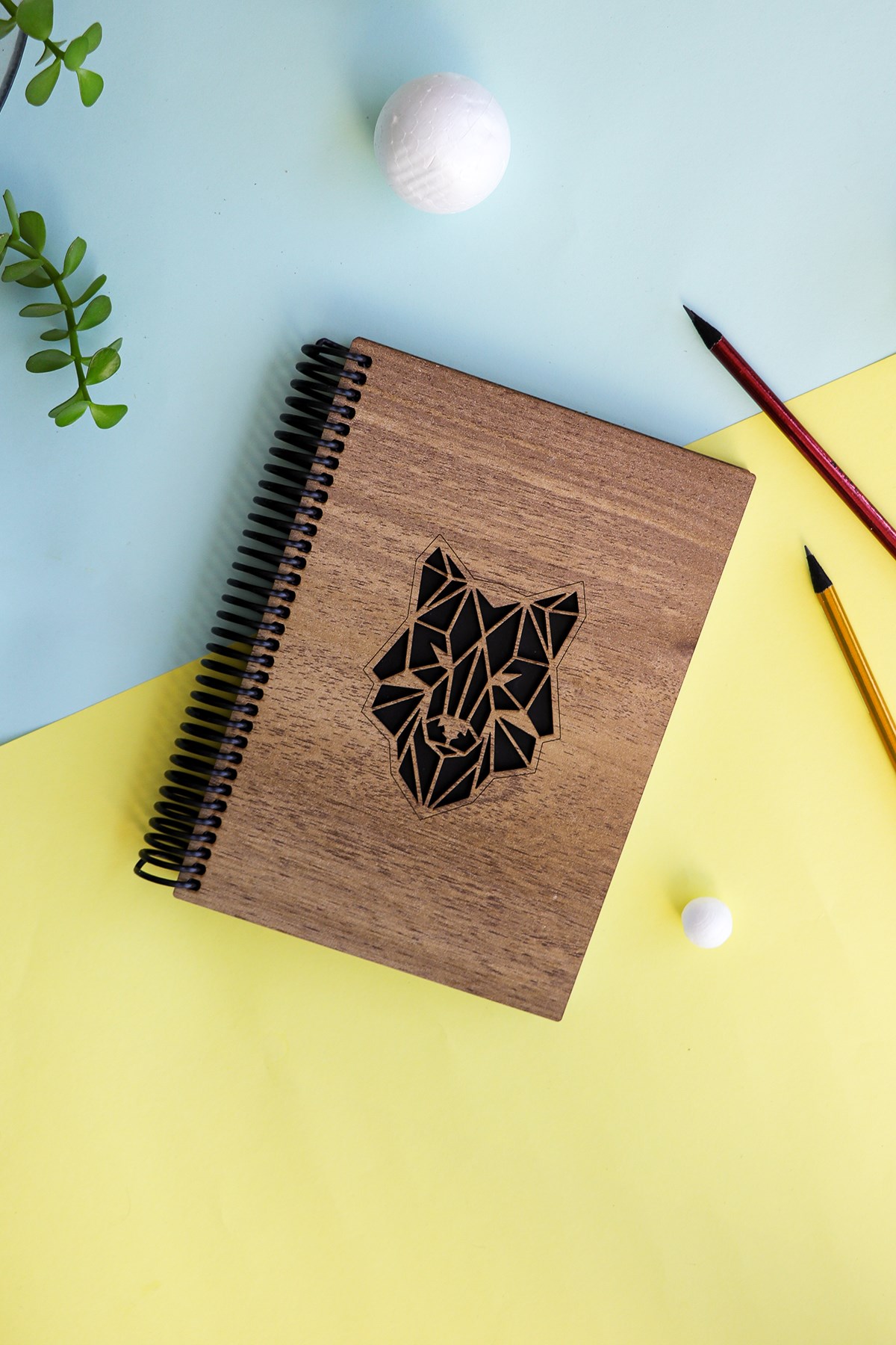 Doğal Ahşap Kapaklı Çizgisiz Defter – Şık ve Dayanıklı Tasarım