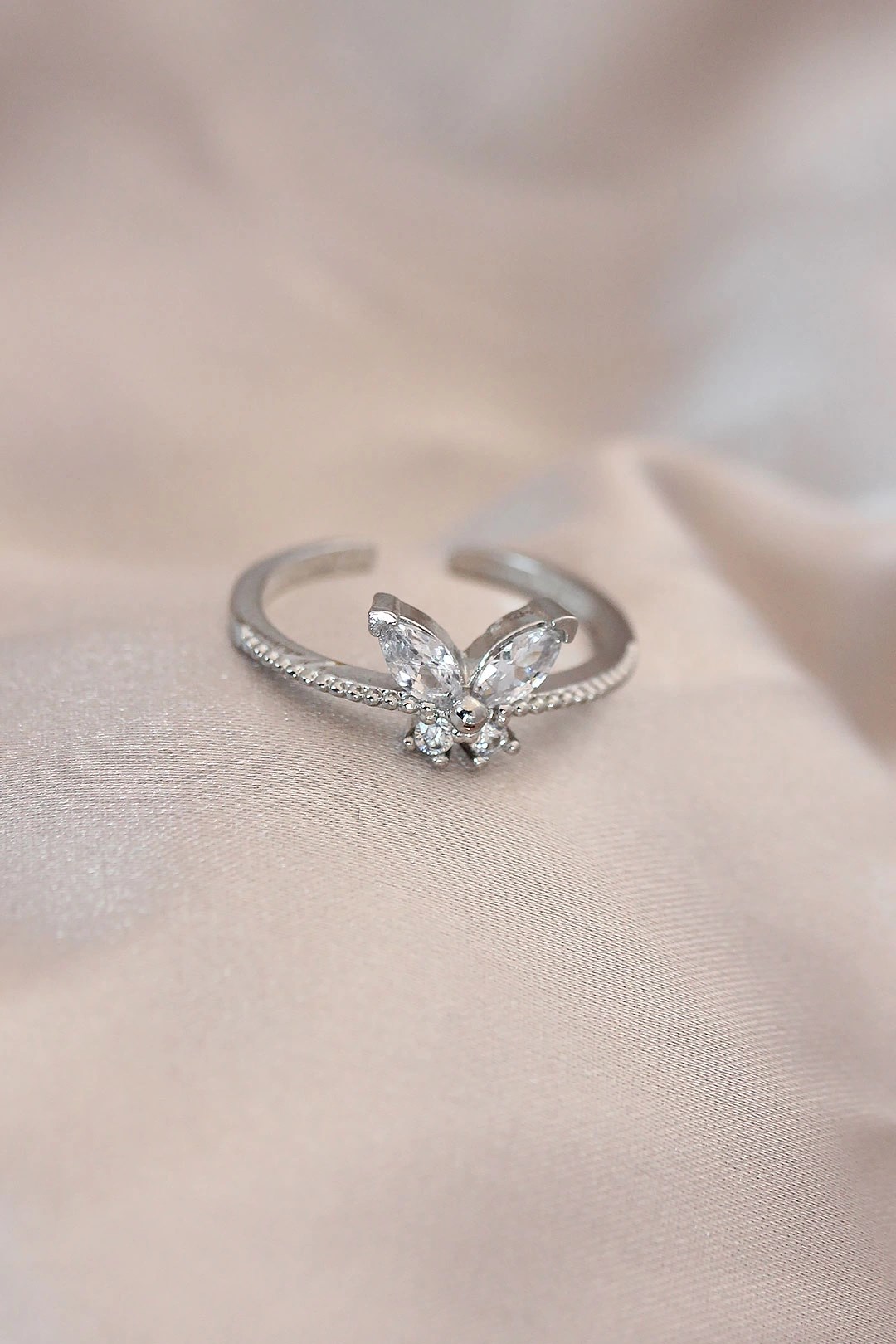 Mey İthalat® Ayarlamalı Gümüş Renk Metal Zirkon Taş ve Kristal Taşlı Kelebek Model Yüzük