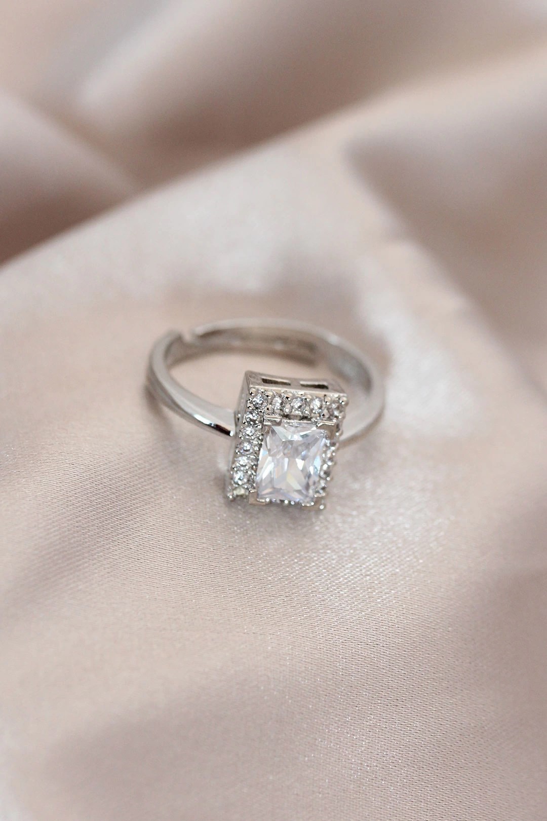 Mey İthalat® Ayarlamalı Silver Renk Metal Zirkon ve Kristal Taşlı Dikdörtgen Model Yüzük