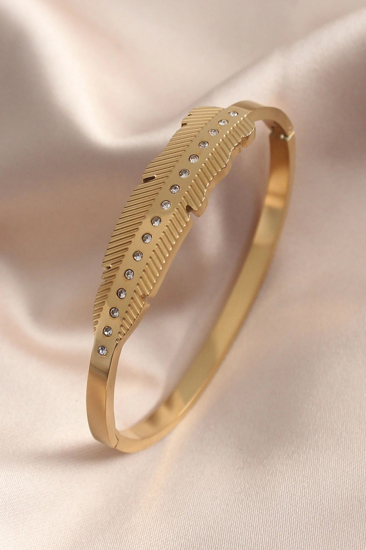 Mey İthalat® Gold Renk Yaprak Model Zirkon Taş Detay Kelepçe Kadın Bileklik