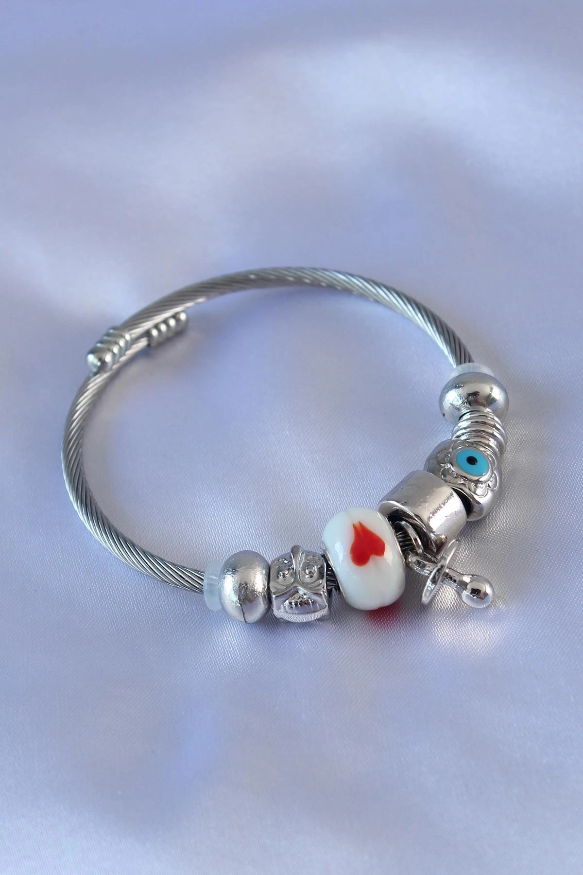 Mey İthalat® Kalp ve Nazar Boncuk Detaylı Charm Kadın Bileklik