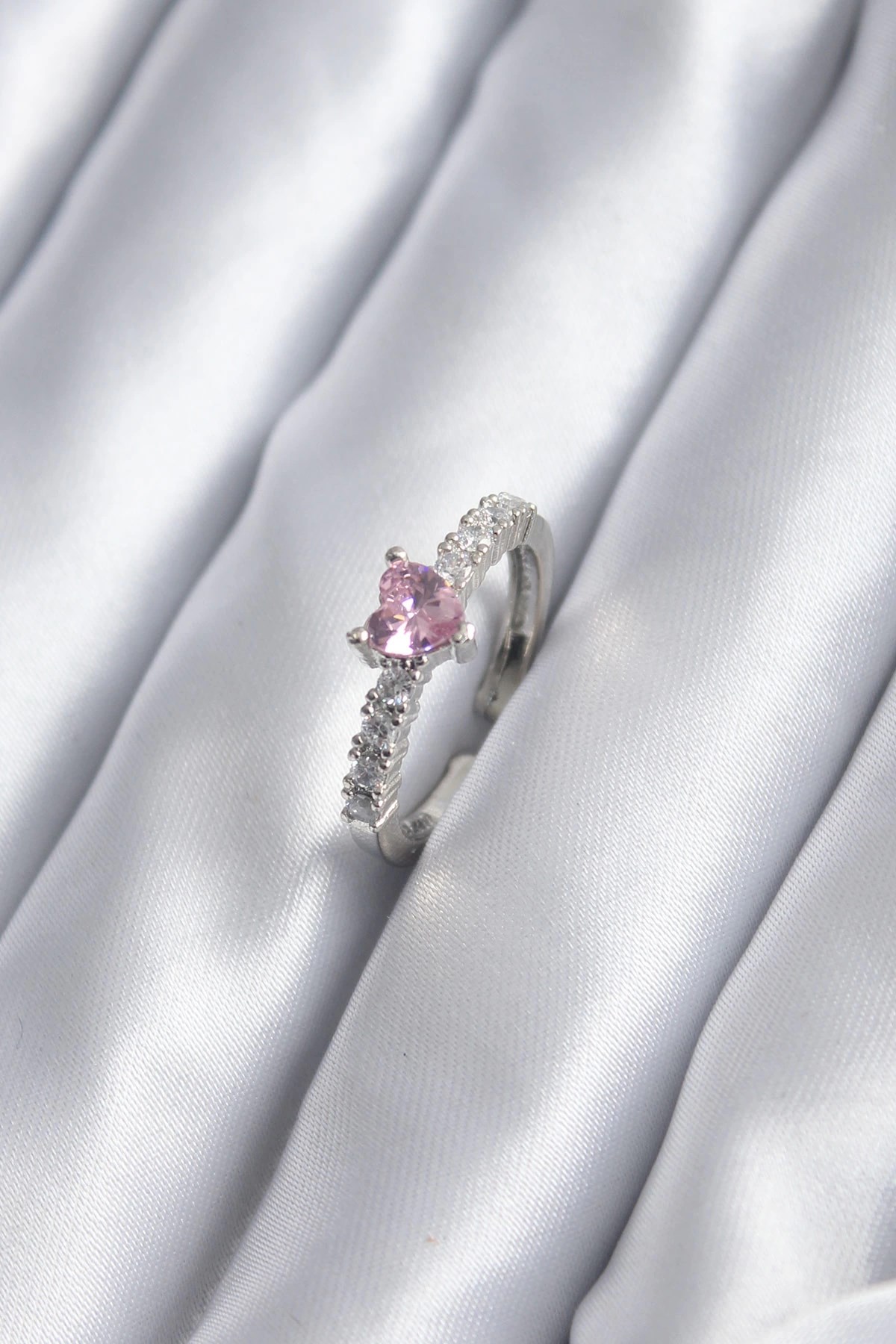 Mey İthalat® Gümüş Renk Zirkon Taşlı Pembe Kristal Kalp Model Kadın Yüzük