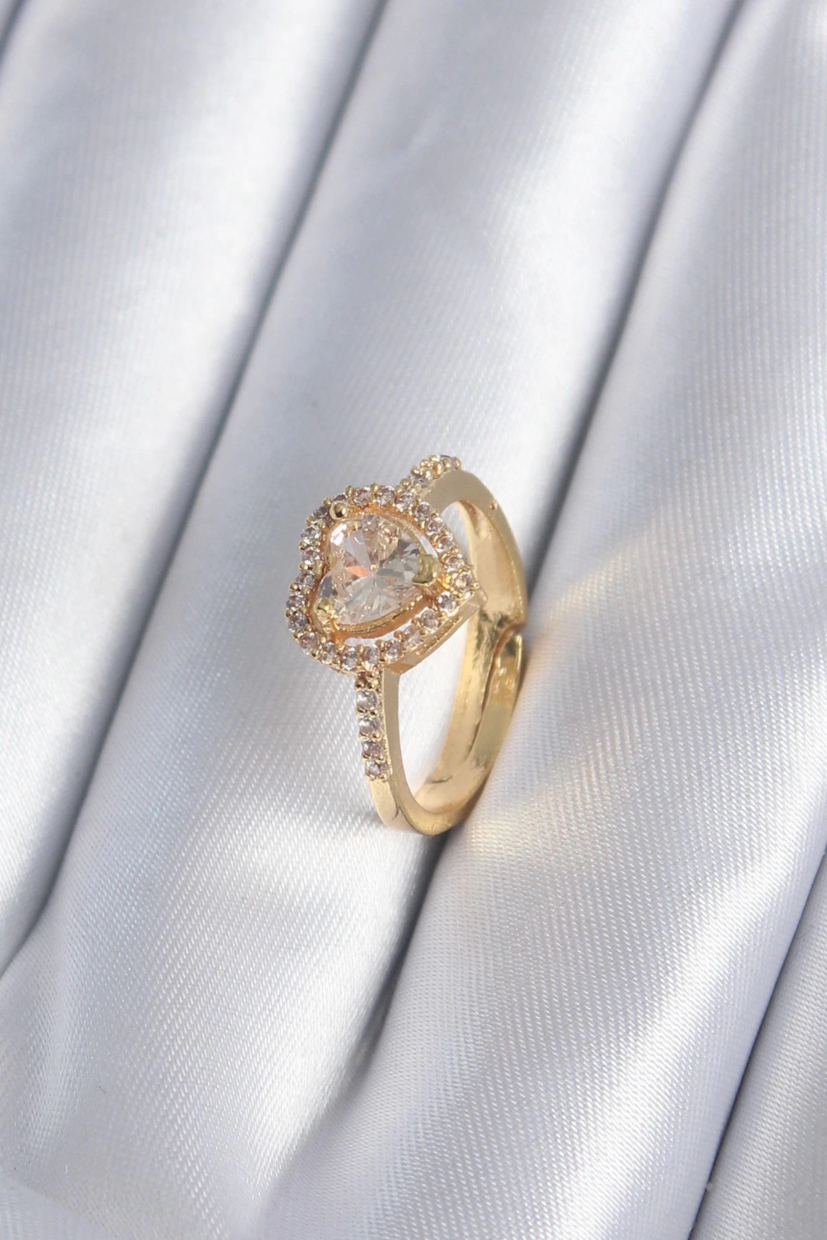 Mey İthalat® Pirinç Gold Renk Zirkon Taşlı Kalp Charm Model Kadın Yüzük