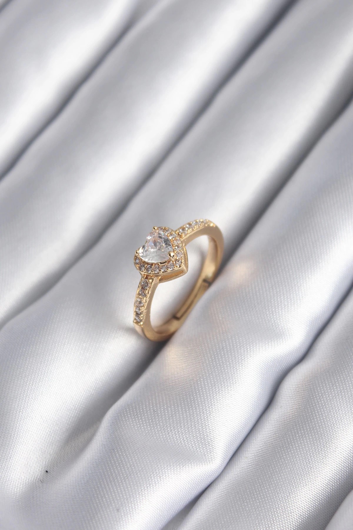 Mey İthalat® Pirinç Gold Renk Zirkon Taşlı Kalp Charm Model Kadın Yüzük