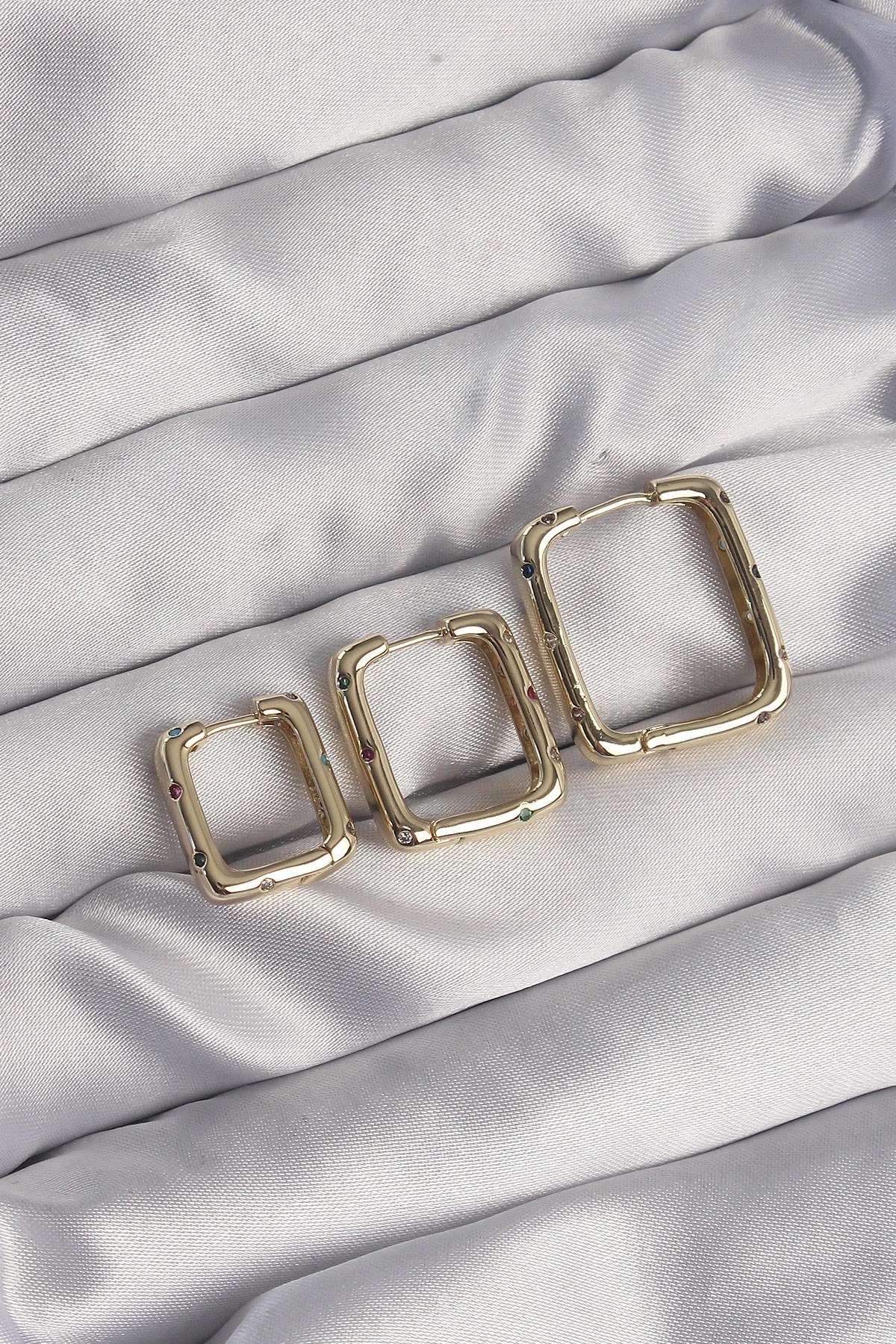 Mey İthalat® Pirinç Gold Renk Renkli Zirkon Taşlı Kare Model Küpe Seti