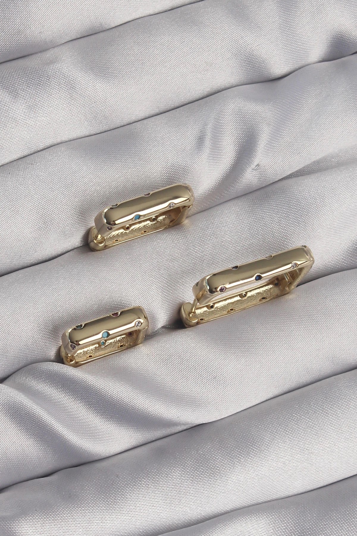Mey İthalat® Pirinç Gold Renk Renkli Zirkon Taşlı Kare Model Küpe Seti