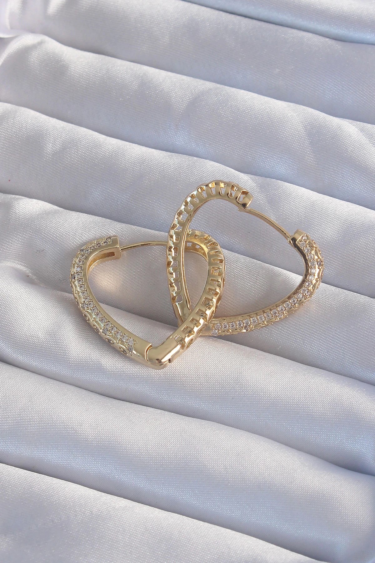 Mey İthalat® Pirinç Gold Renk Zirkon Taşlı Motifli Kalp Küpe