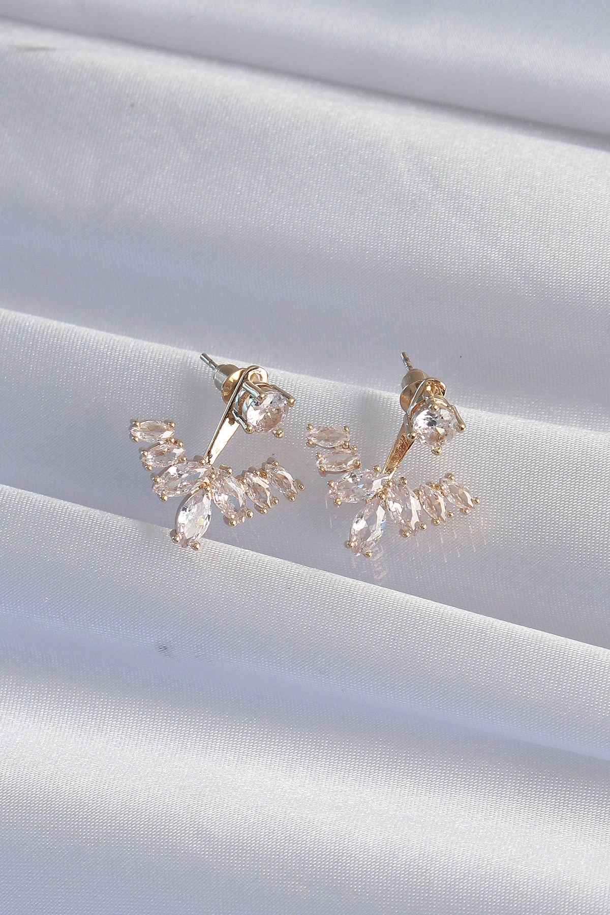 Mey İthalat® Pirinç Gold Renk Zirkon Taşlı V Model Küpe