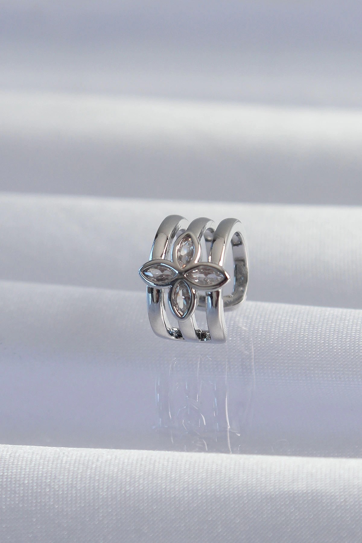 Mey İthalat® Pirinç Gümüş Renk Yonca Earcuff Küpe