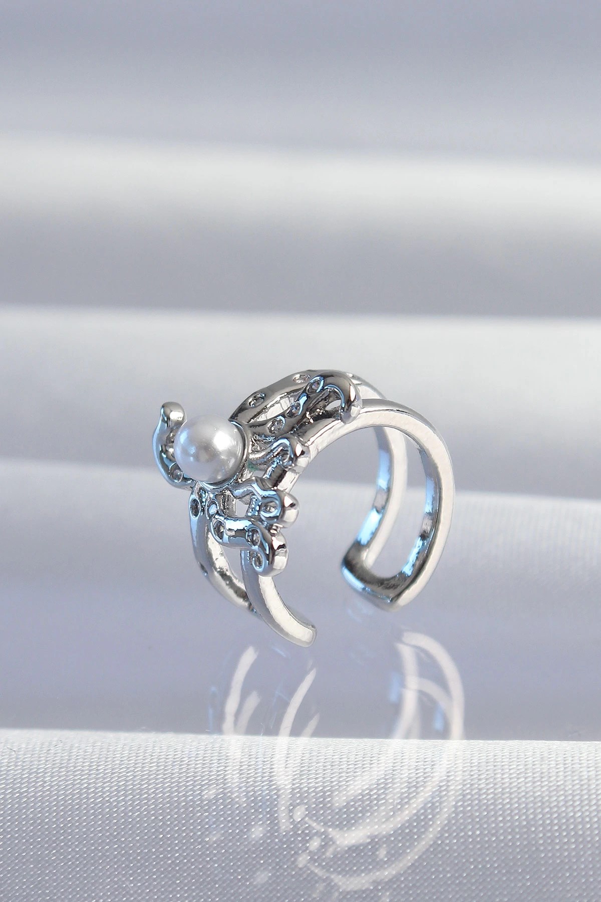 Mey İthalat® Pirinç Gümüş Renk İncili Ahtapot Earcuff Küpe