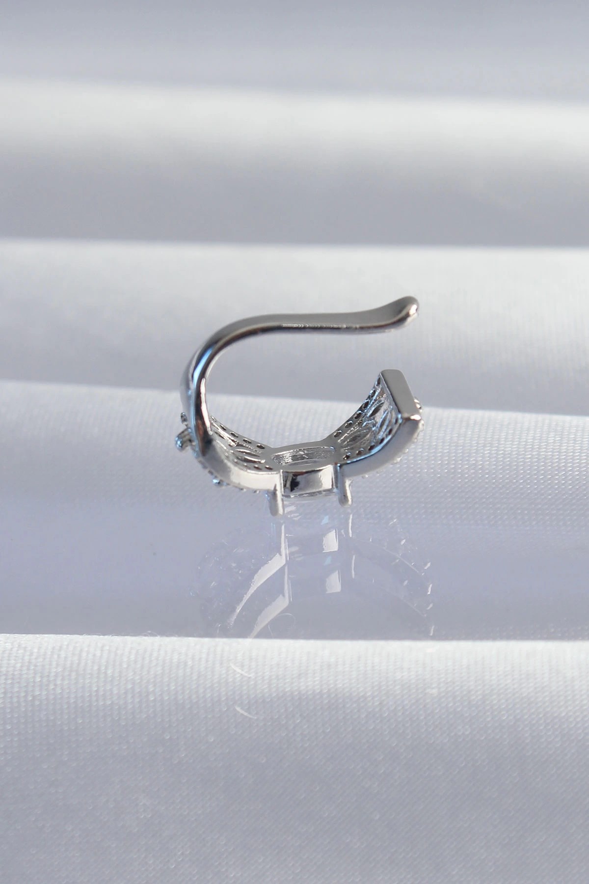 Mey İthalat® Pirinç Gümüş Renk Zirkon Taş Kaplama Earcuff Küpe