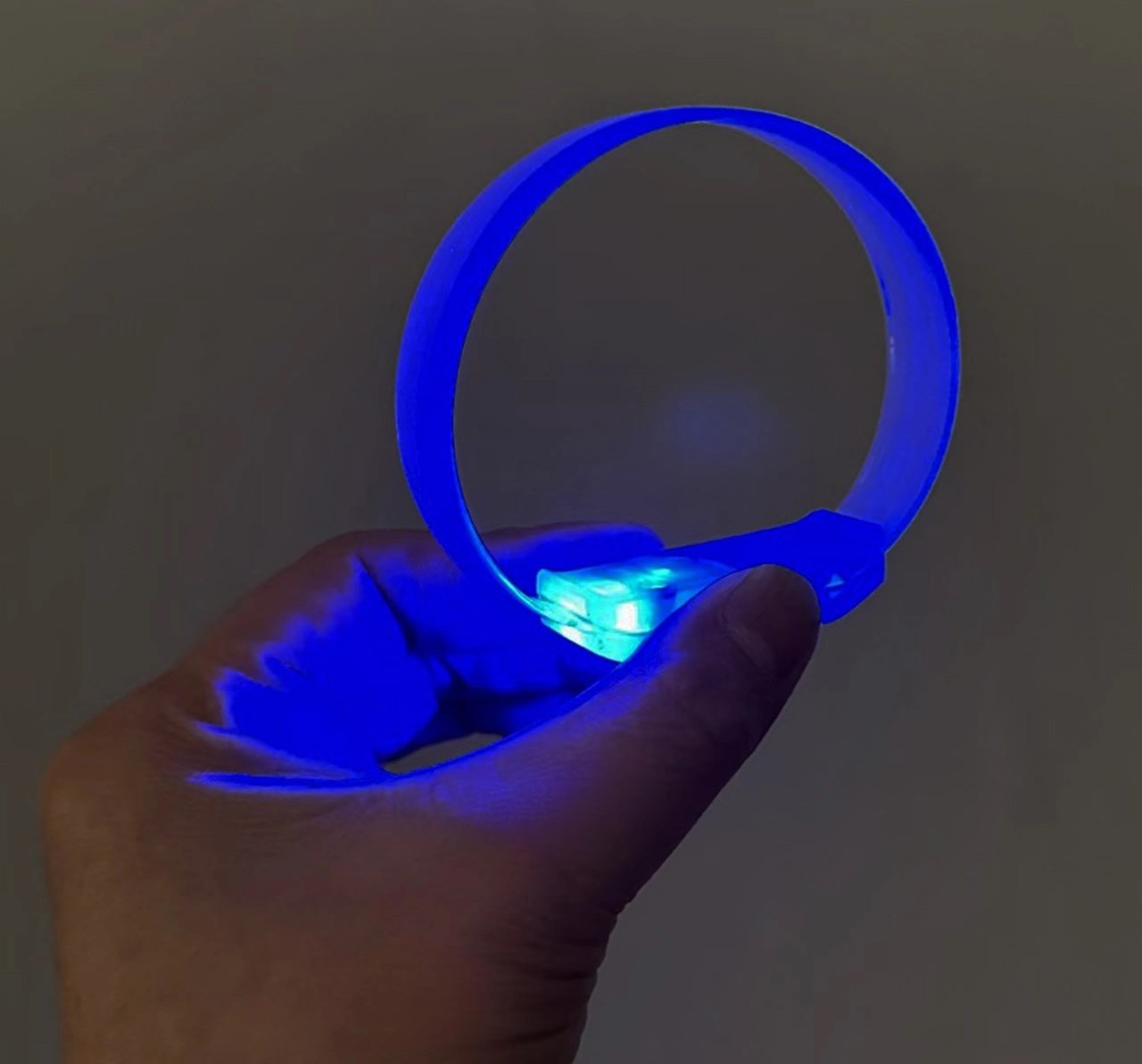 Mey İthalat® 3 Modlu Pilli LED Işıklı Esnek Parti Bilekliği Mavi