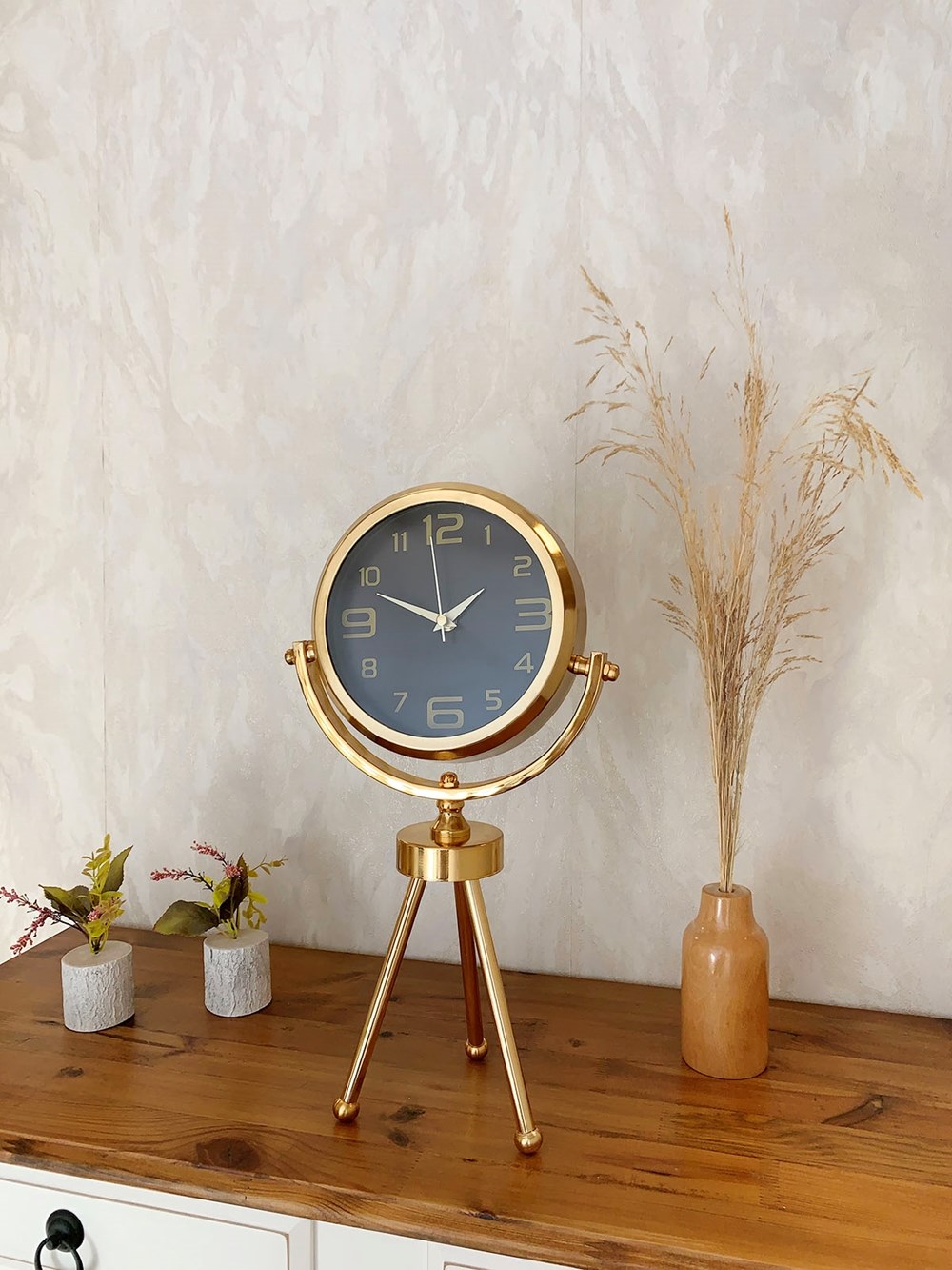 Gold Metal Mini Tripod Siyah İnci Masa Saati 45×26 cm – Şık ve Modern Dekoratif Tasarım