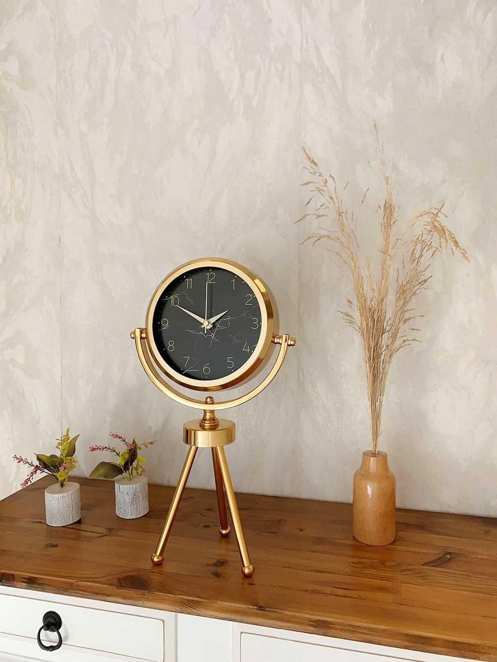 Gold Metal Mini Tripod Mermer İlhamı Masa Saati 45×26 cm