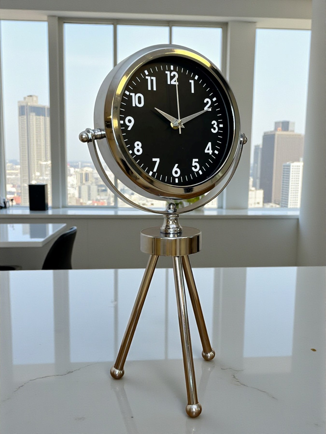 Silver Classic Tasarım Üç Ayaklı Metal Masa Saati