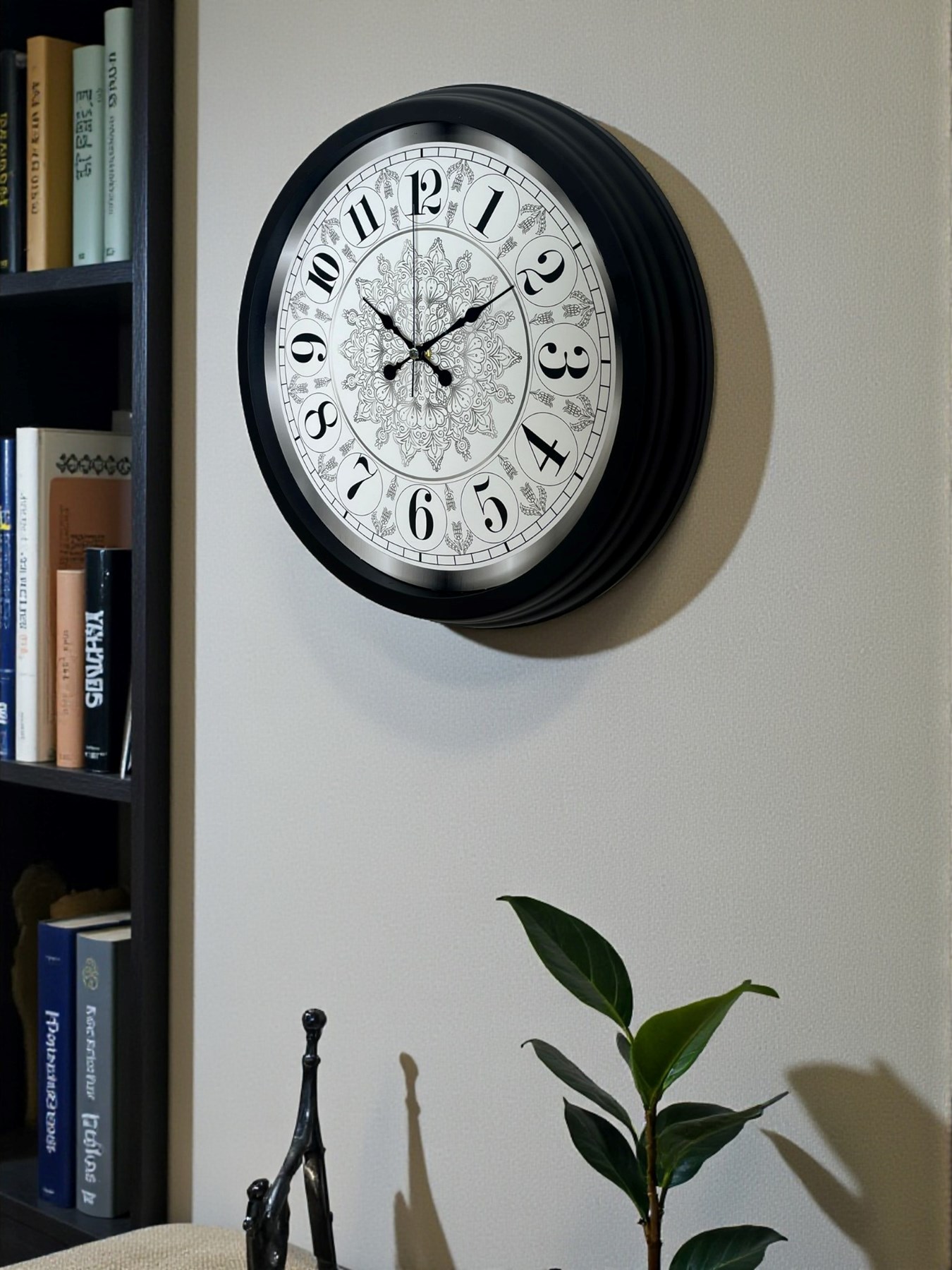 Şaheser Tasarım Zarif Desenli 40 cm Metal Duvar Saati