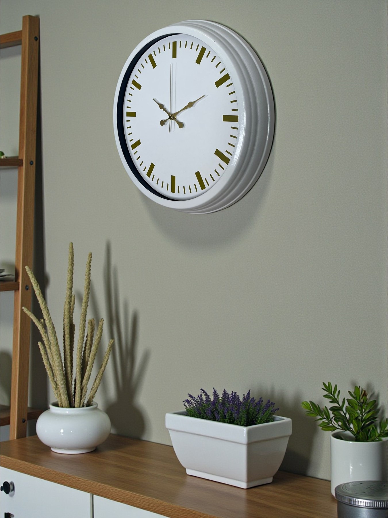 Beyaz Zarafet 40 Cm Metal Duvar Saati