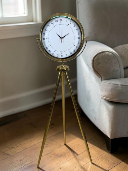 24 Saat Göstergeli Özel Tasarım Gold Tripod Ayaklı Duvar Saati