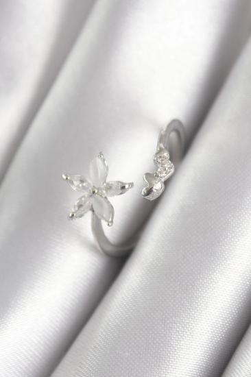 Mey İthalat® Pirinç Gümüş Renk Zirkon Taşlı Çiçek Model Kalp Detay Kadın Yüzük