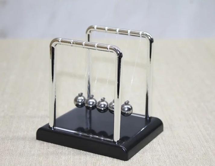 Denge Balans Newton Beşiği - 7,5x8,5 cm Metal Masaüstü Stres Giderici Aksesuar