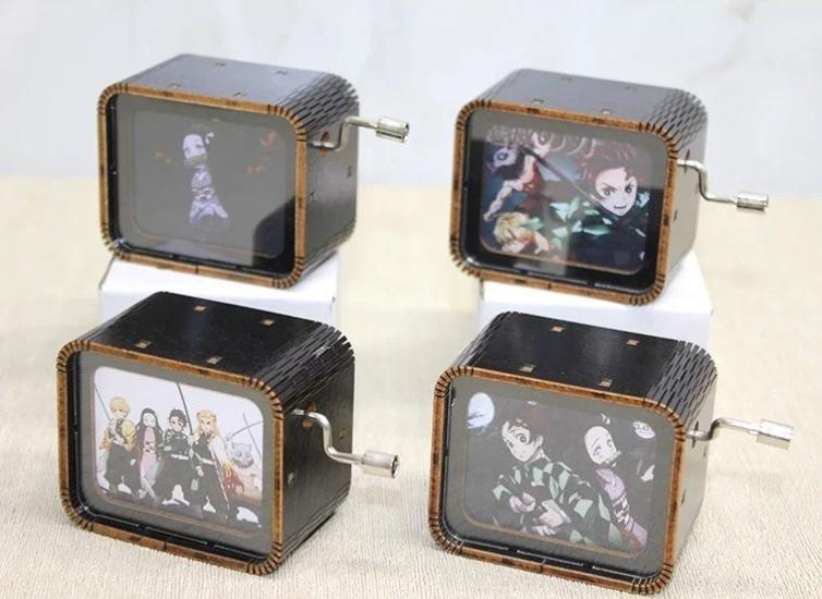 Demon Slayer Müzik Kutusu - 6x6 cm Ahşap Oyma Nostaljik Çevirmeli Melodi Kutusu
