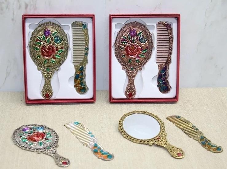Gül Tasarımlı Ayna ve Tarak Seti | Nostaljik Hediyelik Kişisel Bakım Seti
