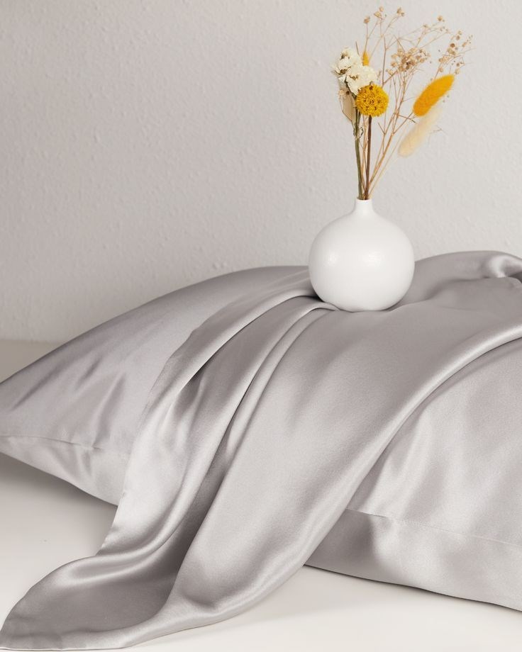 2’li  İpek Dokulu Saten Yastık Kılıfı 50x70 – Gümüş – Mikrosaten, Saç ve Cilt Dostu