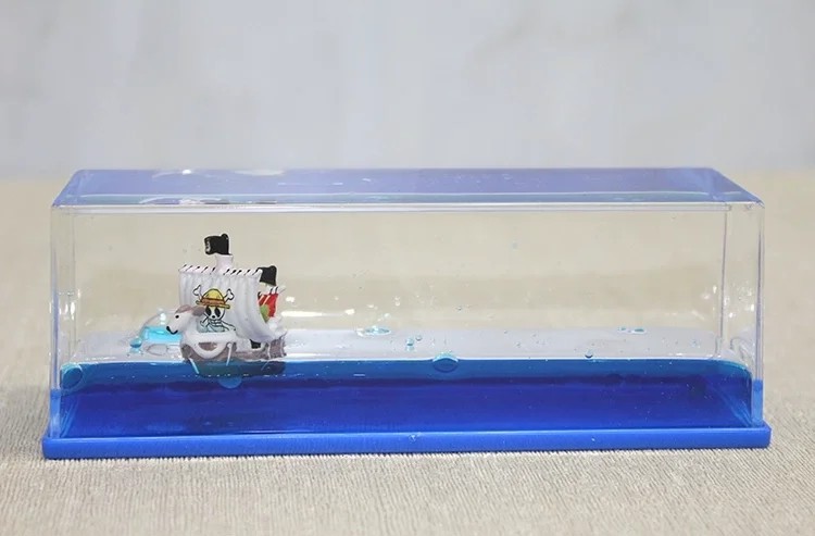 Batmayan Gemi Masaüstü Dekorasyonu - Akışkan Sıvı Hareketli Gemi Figürü 15x5 Cm