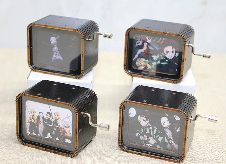 Demon Slayer Müzik Kutusu - 6x6 cm Ahşap Oyma Nostaljik Çevirmeli Melodi Kutusu