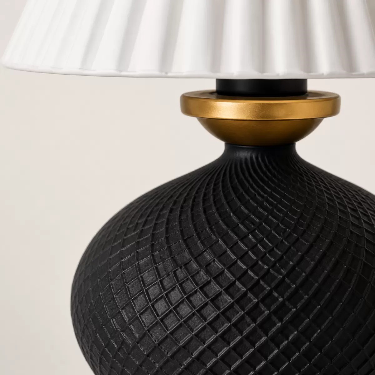 Luxury Tasarımlı Abajur – Yatak Odası Ve Çocuk Odası İçin Dekoratif Aydınlatma 31x45 Cm Alt Siyah
