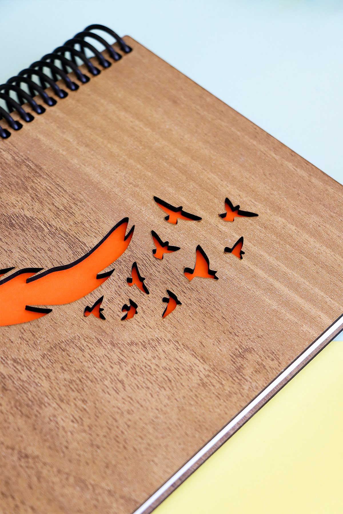 Doğal Ahşap Kapaklı Çizgisiz Defter – Şık ve Dayanıklı Tasarım