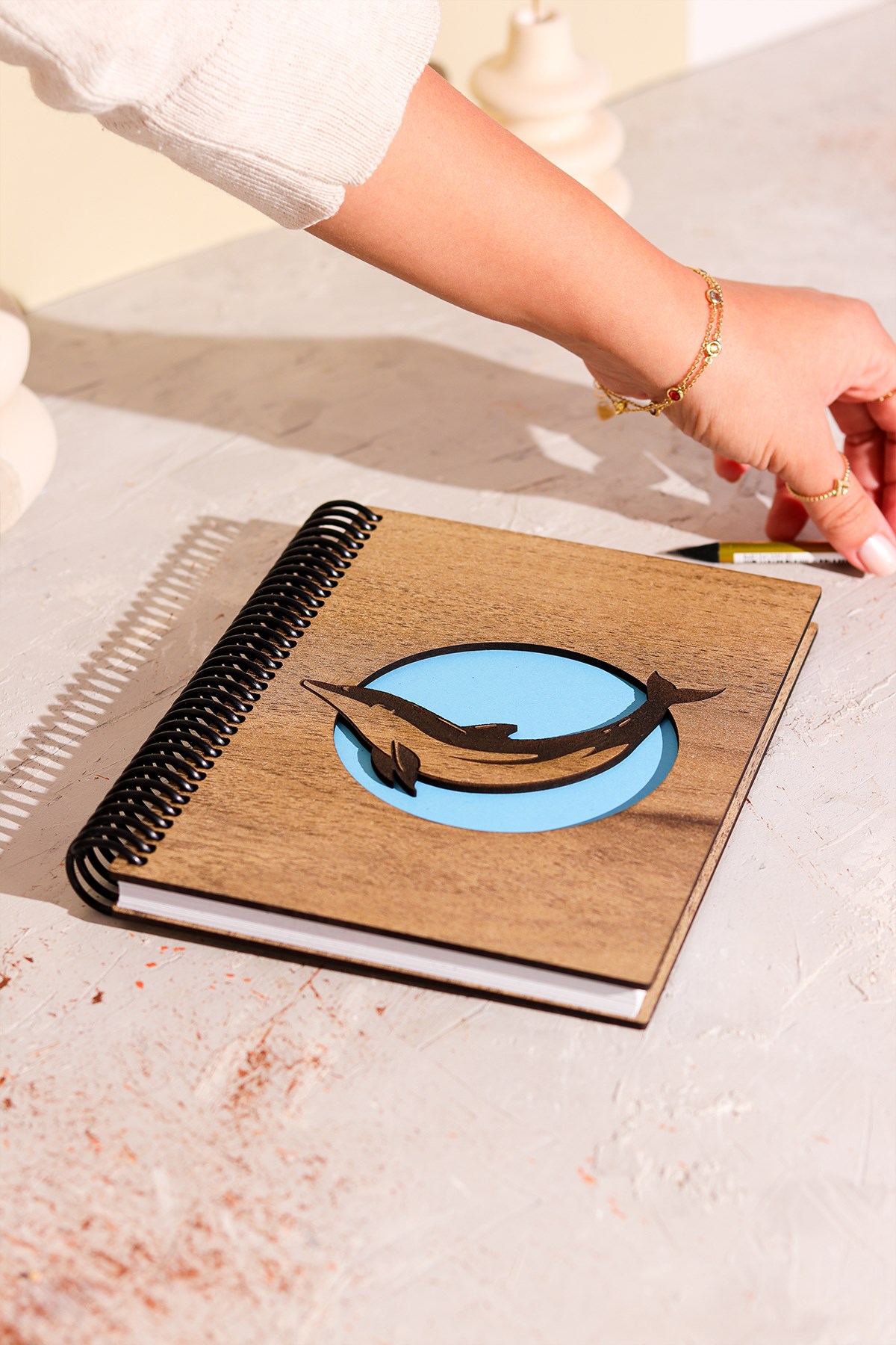 Doğal Ahşap Kapaklı Çizgisiz Defter – Şık ve Dayanıklı Tasarım